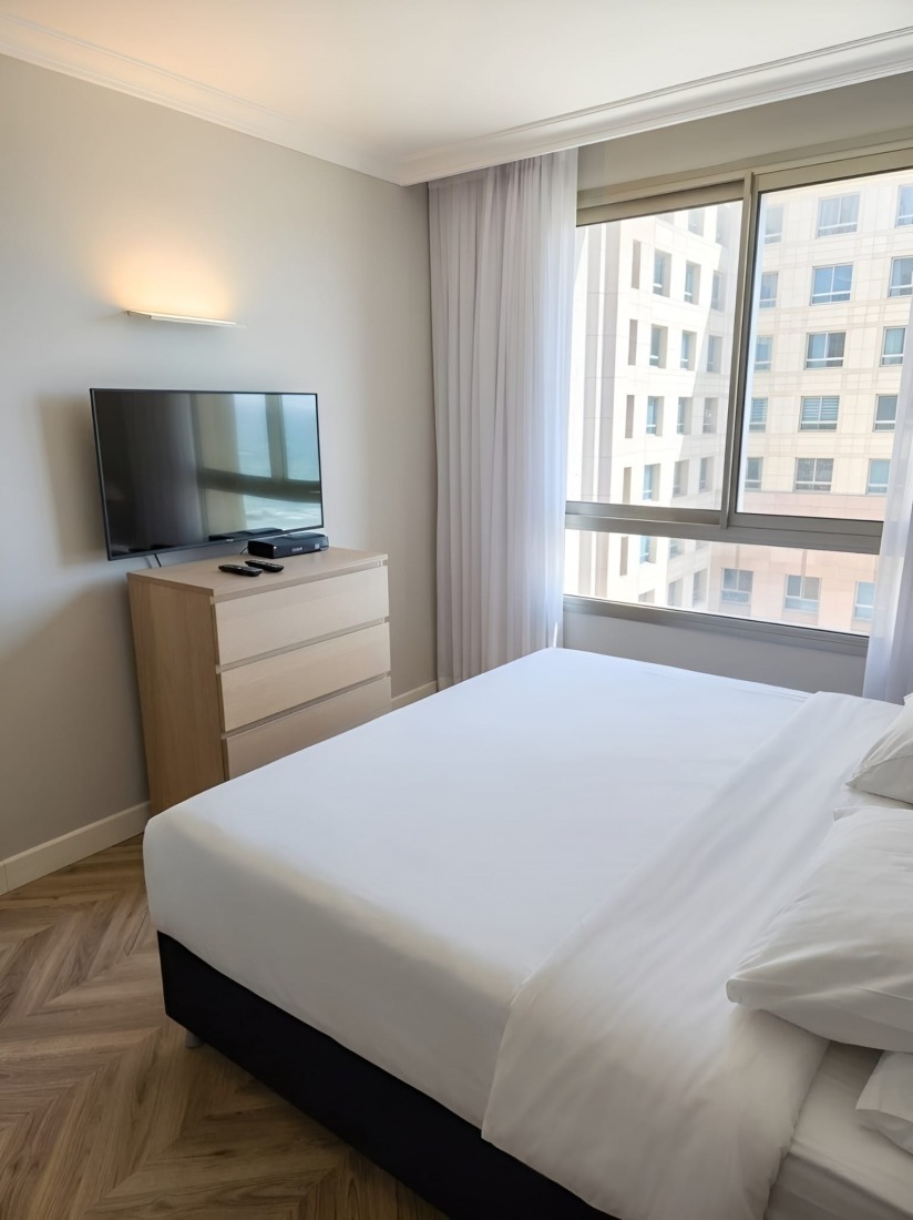 ROYAL APARTMENT – С ПАНОРАМНЫМ ОКНОМ И ВИДОМ НА МОРЕ